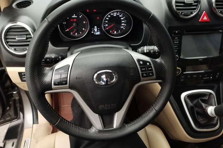 Used Haval H6 2011 Green Silence 2.0T Manual Two-Wheel Drive Elite Model Steering Wheel