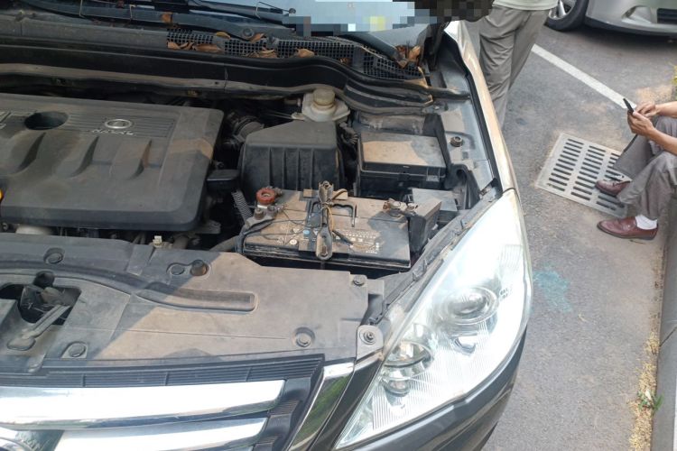 Used Haval H6 2011 Green Silence 2.0T Manual Two-Wheel Drive Elite Model Engine Bay Left