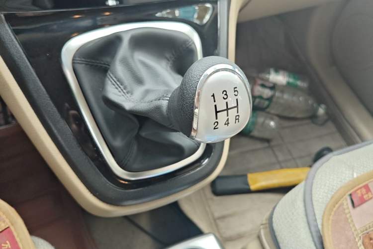 Used Haval H6 2011 2.0L Manual Two-Wheel Drive Elite Version Gear Lever