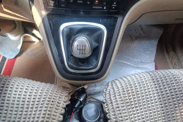 Used Haval H6 2011 Green Silence 2.0T Manual Two-Wheel Drive Elite Model Gear Lever