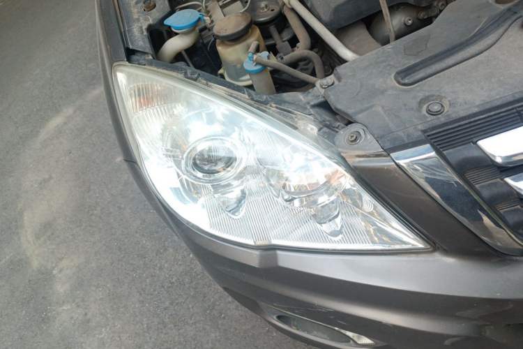 Used Haval H6 2011 Green Silence 2.0T Manual Two-Wheel Drive Elite Model Right Front Headlight