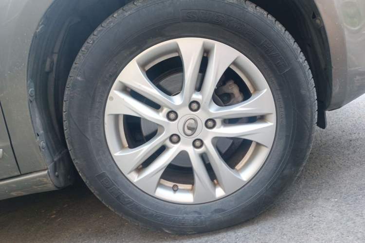 Used Haval H6 2011 Green Silence 2.0T Manual Two-Wheel Drive Elite Model Right Front Wheel Hub
