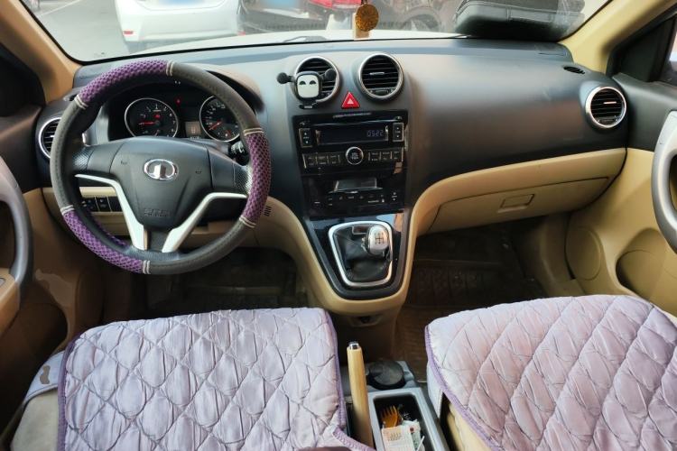 Used Haval H6 2011 2.0L Manual Two-Wheel Drive Urban Version Center Console