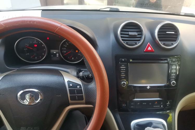 Used Haval H6 2011 2.0L Manual Two-Wheel Drive Urban Version Center Console