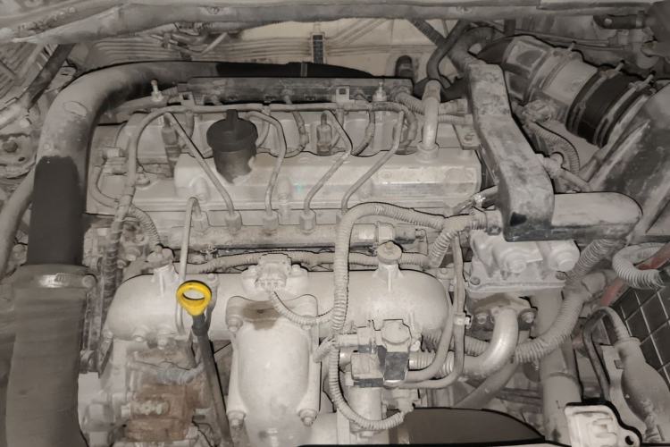 Used Haval H6 2011 Green Silence 2.0T Manual Two-Wheel Drive Elite Model Engine Bay