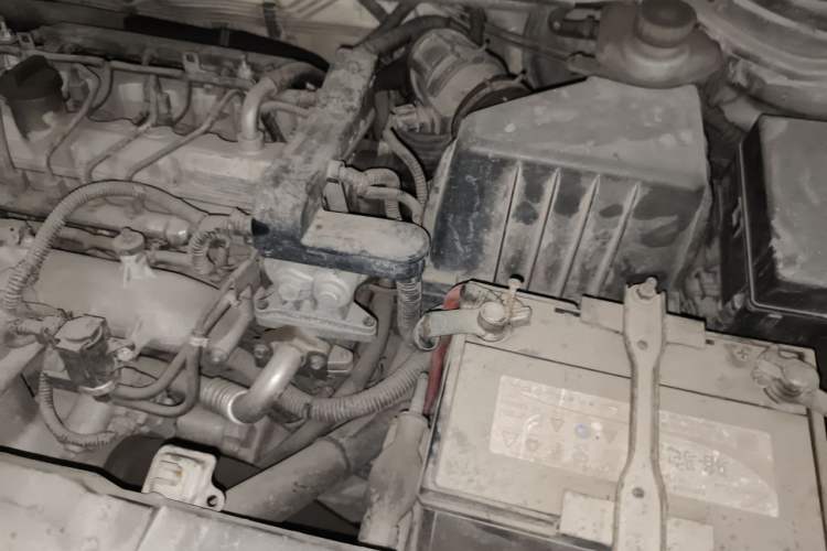 Used Haval H6 2011 Green Silence 2.0T Manual Two-Wheel Drive Elite Model Engine Bay Left