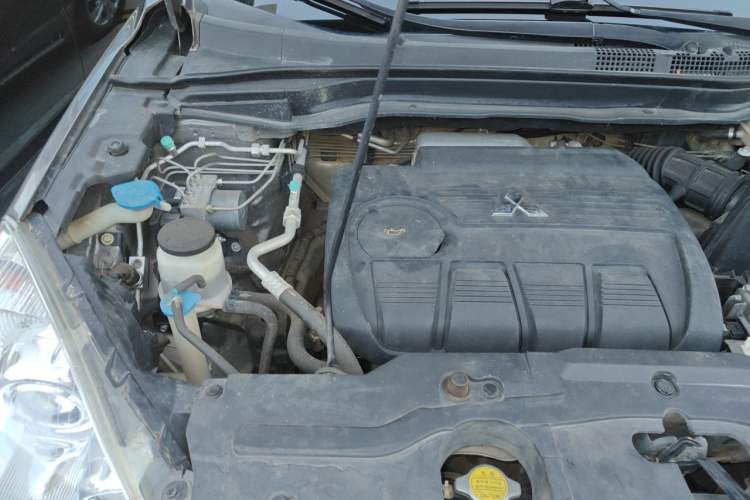 Used Haval H6 2011 2.0L Manual Two-Wheel Drive Elite Version Engine Bay Right