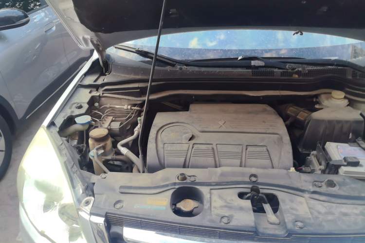 Used Haval H6 2011 2.0L Manual Two-Wheel Drive Elite Version Engine Bay Right