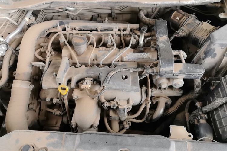Used Haval H6 2011 Green Silence 2.0T Manual Two-Wheel Drive Elite Model Engine Bay