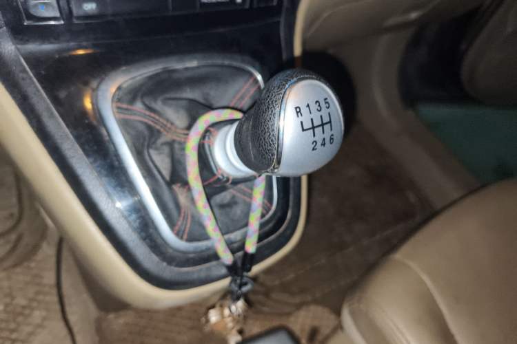 Used Haval H6 2011 Green Silence 2.0T Manual Two-Wheel Drive Elite Model Gear Lever