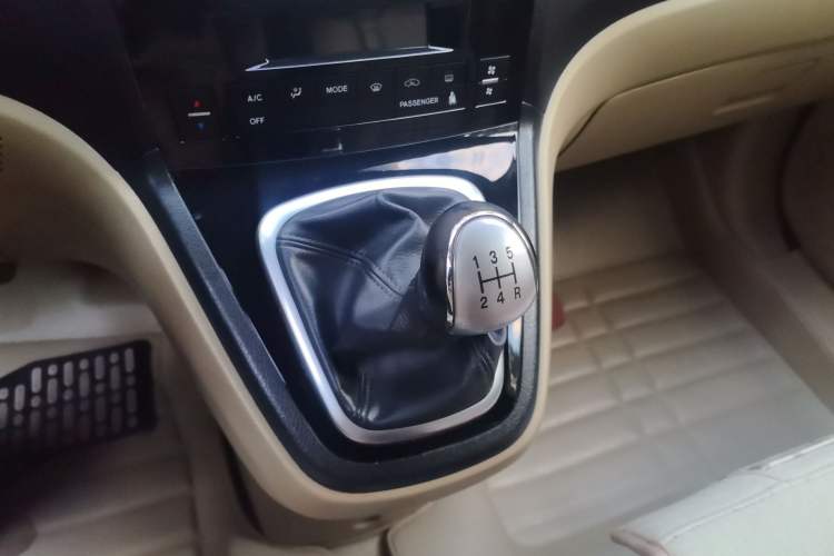 Used Haval H6 2011 2.0L Manual Two-Wheel Drive Elite Version Gear Lever
