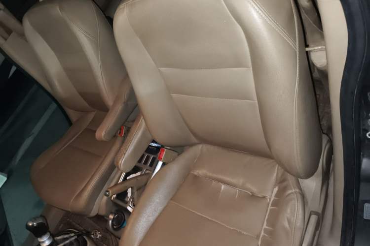 Used Haval H6 2011 Green Silence 2.0T Manual Two-Wheel Drive Elite Model Left Front Seat