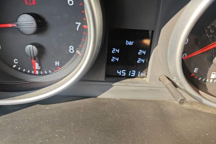 Used Haval H6 2011 2.0L Manual Two-Wheel Drive Elite Version Odometer Close Up