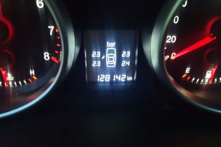 Used Haval H6 2011 2.0L Manual Two-Wheel Drive Elite Version Odometer Close Up