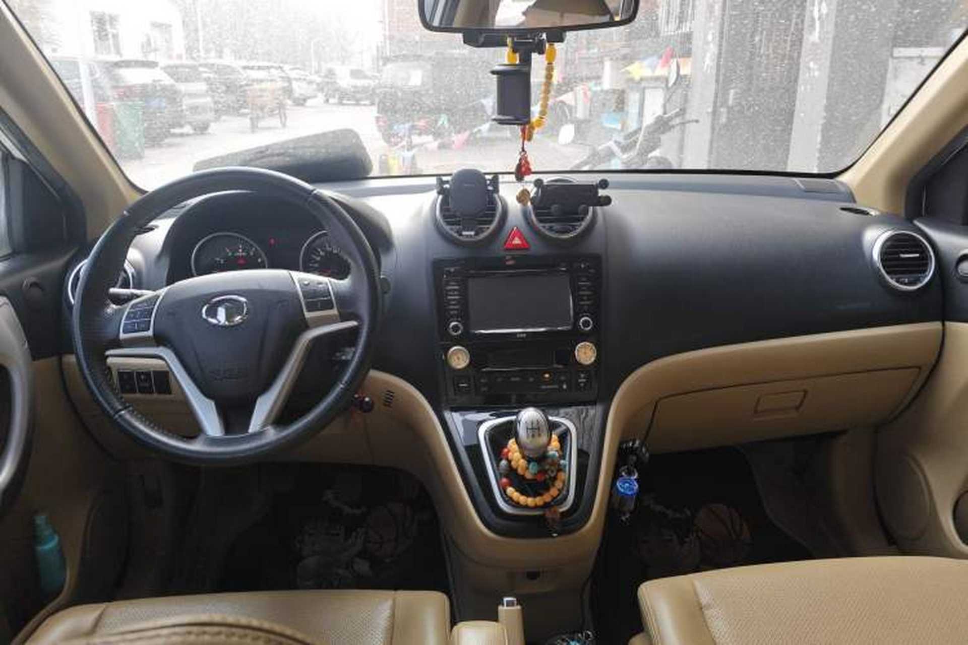Used Haval H6 2011 2.0L Manual Two-Wheel Drive Urban Version Center Console