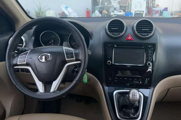 Used Haval H6 2011 2.0L Manual Two-Wheel-Drive Prestige Version Center Console