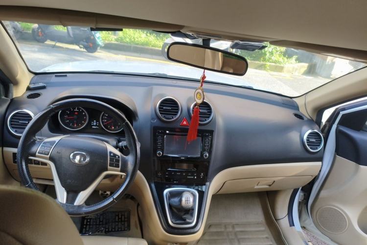 Used Haval H6 2011 2.0L Manual Two-Wheel Drive Elite Version Center Console
