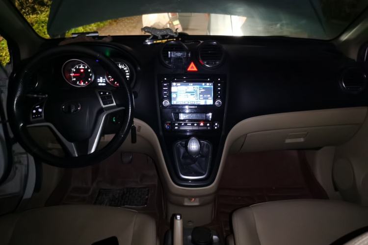 Used Haval H6 2011 2.0L Manual Two-Wheel Drive Elite Version Center Console