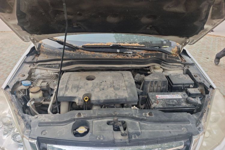 Used Haval H6 2011 Green Silence 2.0T Manual Two-Wheel Drive Elite Model Engine Bay