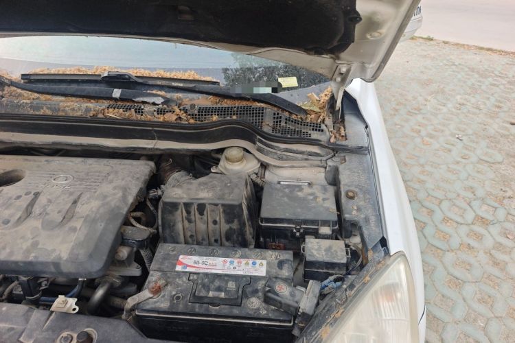 Used Haval H6 2011 Green Silence 2.0T Manual Two-Wheel Drive Elite Model Engine Bay Left