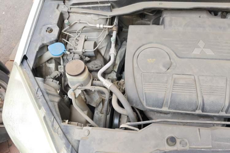 Used Haval H6 2011 2.0L Manual Two-Wheel-Drive Prestige Version Engine Bay Right