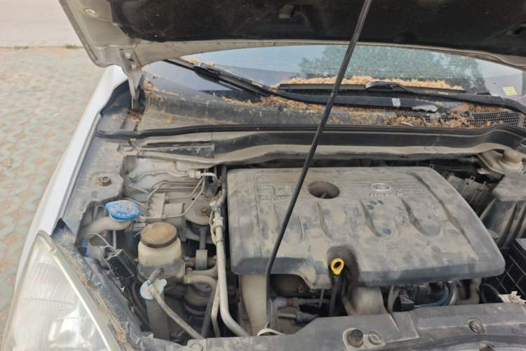 Used Haval H6 2011 Green Silence 2.0T Manual Two-Wheel Drive Elite Model Engine Bay Right