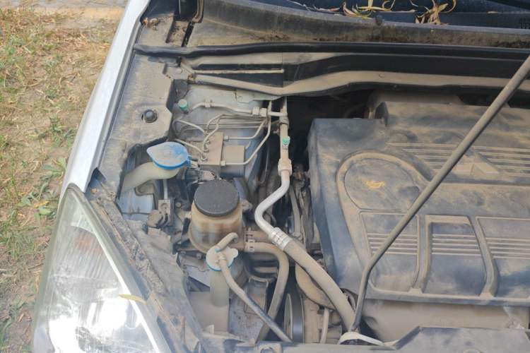 Used Haval H6 2011 2.0L Manual Two-Wheel-Drive Prestige Version Engine Bay Right