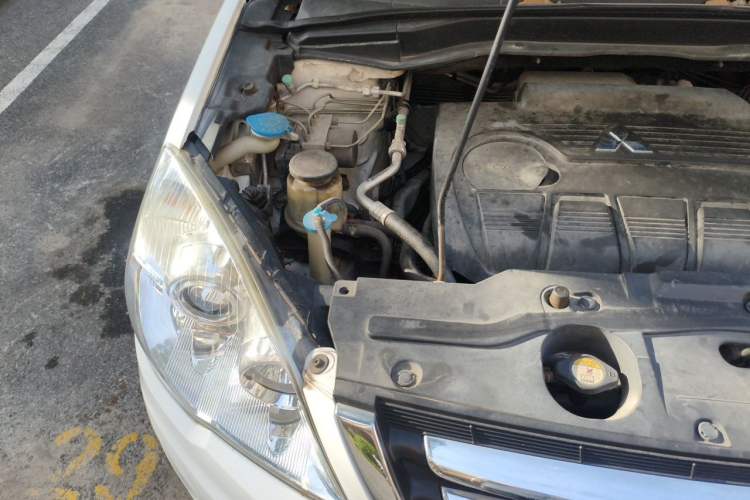 Used Haval H6 2011 2.0L Manual Two-Wheel Drive Elite Version Engine Bay Right