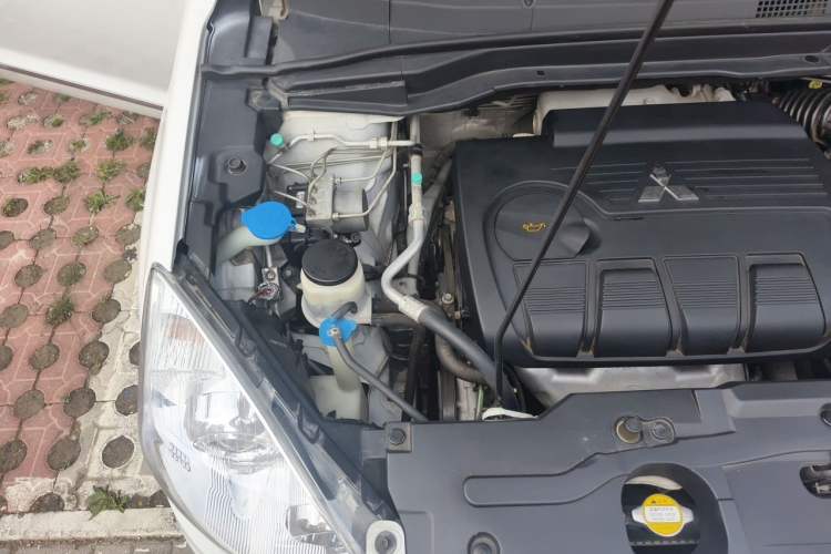 Used Haval H6 2011 2.0L Manual Two-Wheel Drive Elite Version Engine Bay Right
