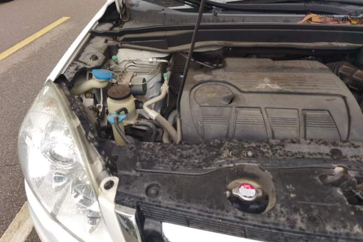 Used Haval H6 2011 2.0L Manual Two-Wheel-Drive Prestige Version Engine Bay Right