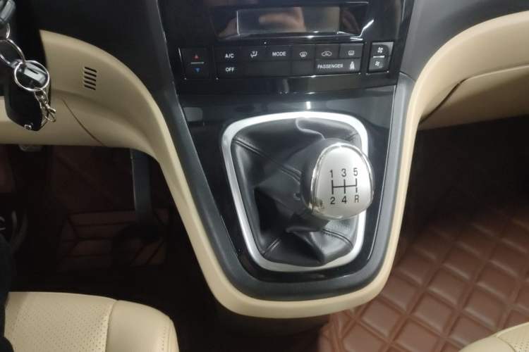 Used Haval H6 2011 2.0L Manual Two-Wheel Drive Elite Version Gear Lever
