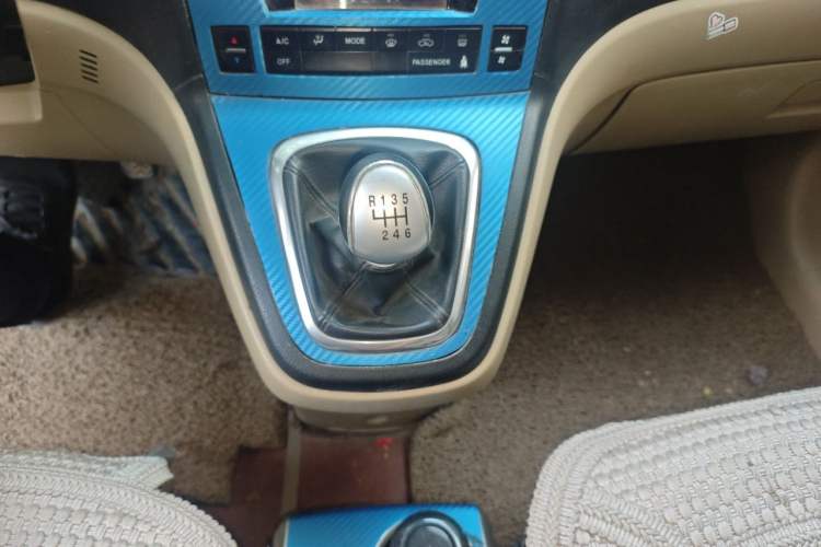 Used Haval H6 2011 Green Silence 2.0T Manual Two-Wheel Drive Elite Model Gear Lever