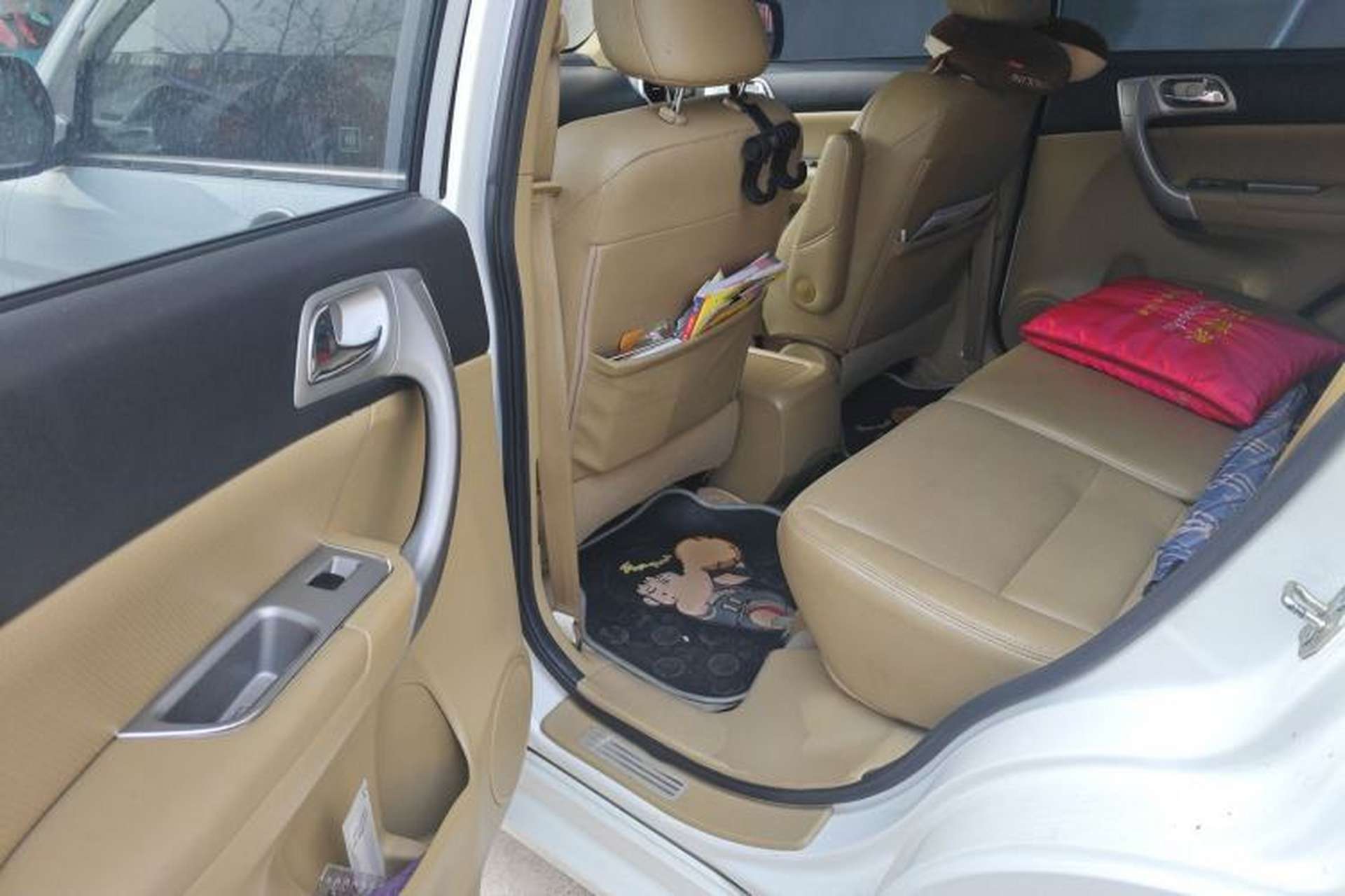 Used Haval H6 2011 2.0L Manual Two-Wheel Drive Urban Version Left Rear Seat