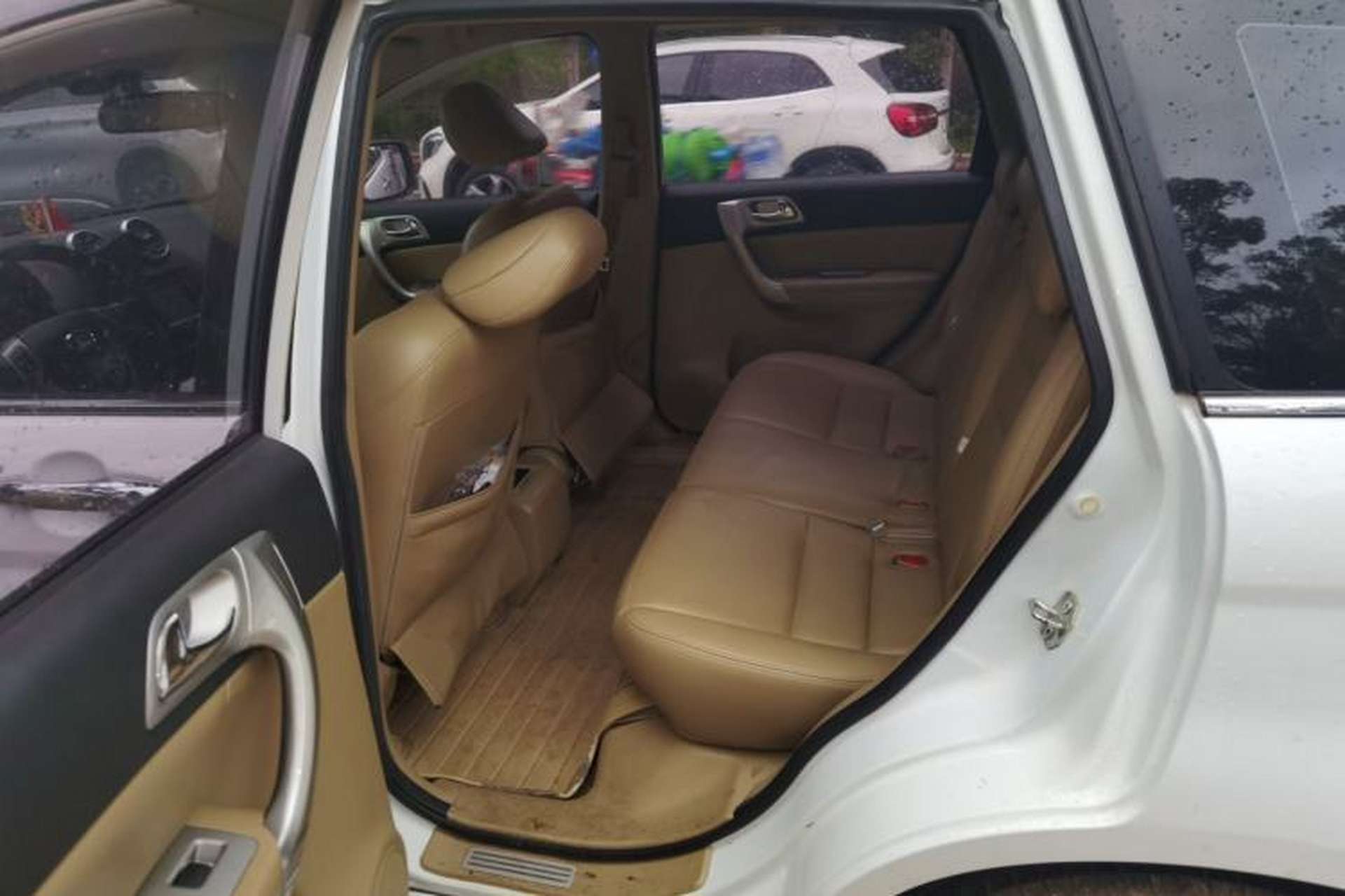 Used Haval H6 2011 2.0L Manual Two-Wheel-Drive Prestige Version Left Rear Seat