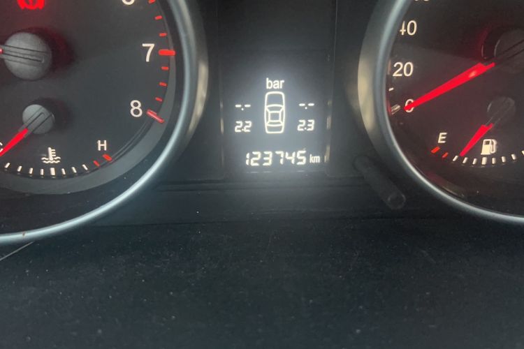 Used Haval H6 2011 2.0L Manual Two-Wheel-Drive Prestige Version Odometer Close Up