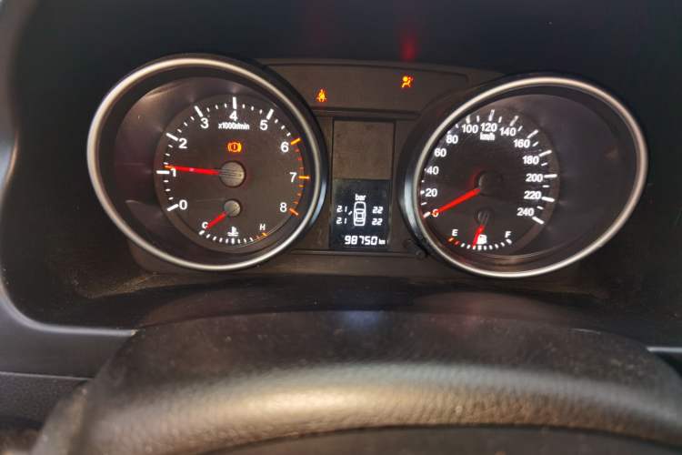 Used Haval H6 2011 2.0L Manual Two-Wheel-Drive Prestige Version Odometer Close Up