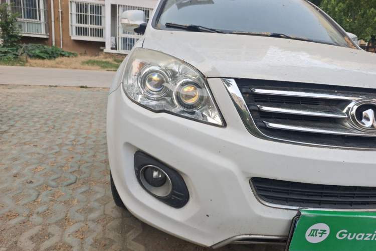Used Haval H6 2011 Green Silence 2.0T Manual Two-Wheel Drive Elite Model Right Front Headlight