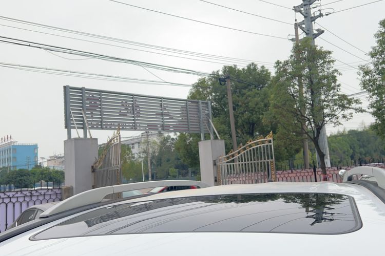 Used Haval H6 2011 2.0L Manual Two-Wheel-Drive Prestige Version Roof