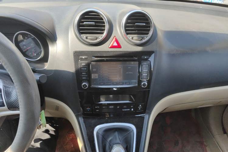 Used Haval H6 2012 1.5T Manual Two-Wheel Drive Urban Version Audio And AC Panel
