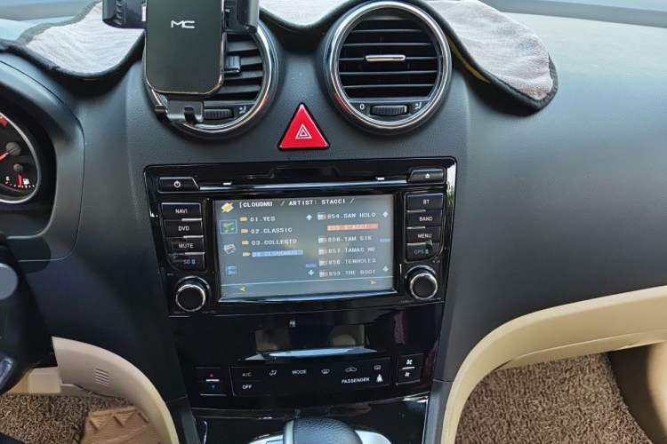 Used Haval H6 2012 2.4L Automatic Two-Wheel Drive Elite Version Audio And AC Panel