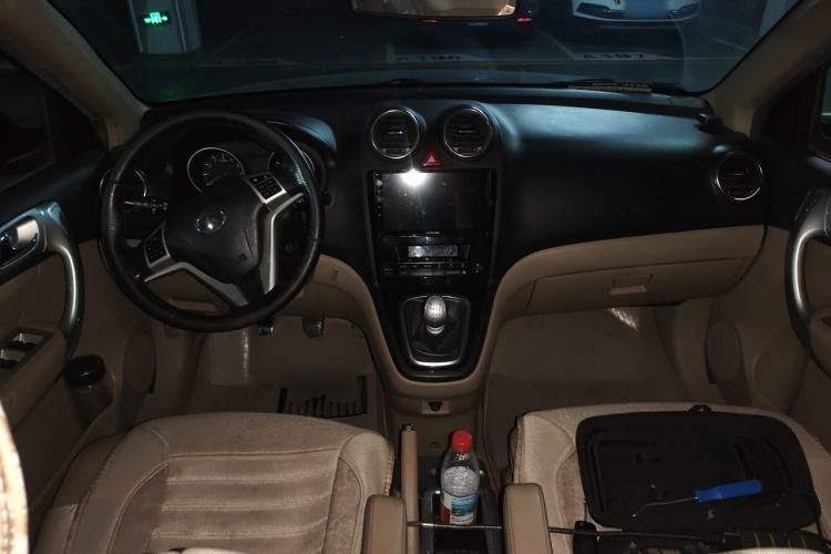 Used Haval H6 2012 1.5T Manual Two-Wheel Drive Elite Model Center Console