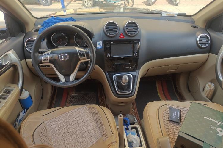 Used Haval H6 2012 1.5T Manual Two-Wheel Drive Elite Model Center Console