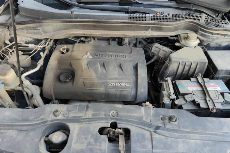 Used Haval H6 2012 2.4L Automatic Two-Wheel Drive Prestige Version Engine Bay