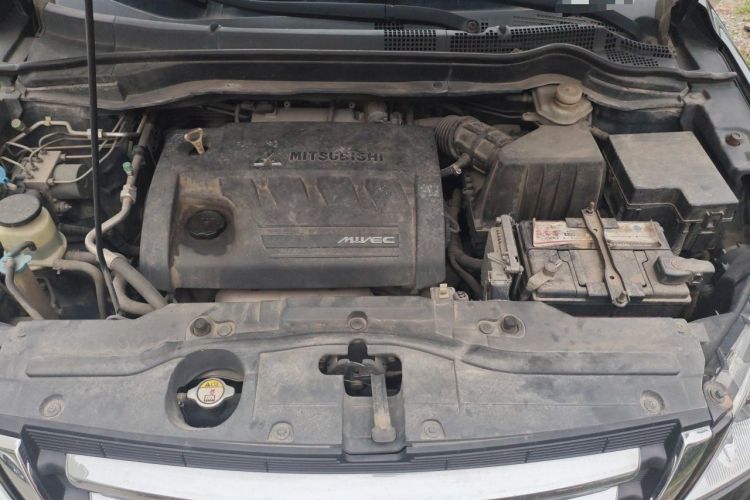 Used Haval H6 2012 2.4L Automatic Two-Wheel Drive Elite Version Engine Bay