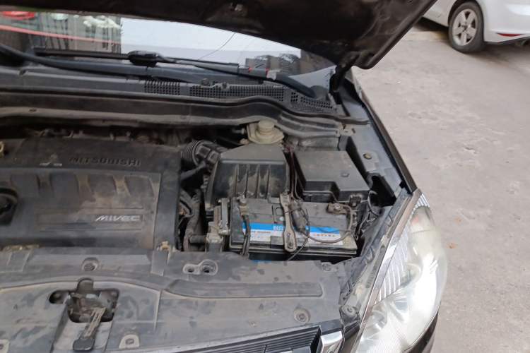 Used Haval H6 2012 2.4L Automatic Two-Wheel Drive Prestige Version Engine Bay Left