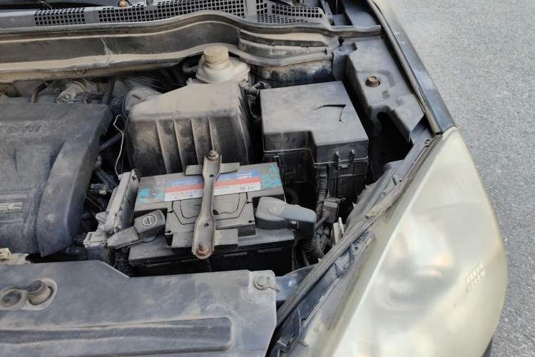 Used Haval H6 2012 2.4L Automatic Two-Wheel Drive Prestige Version Engine Bay Left