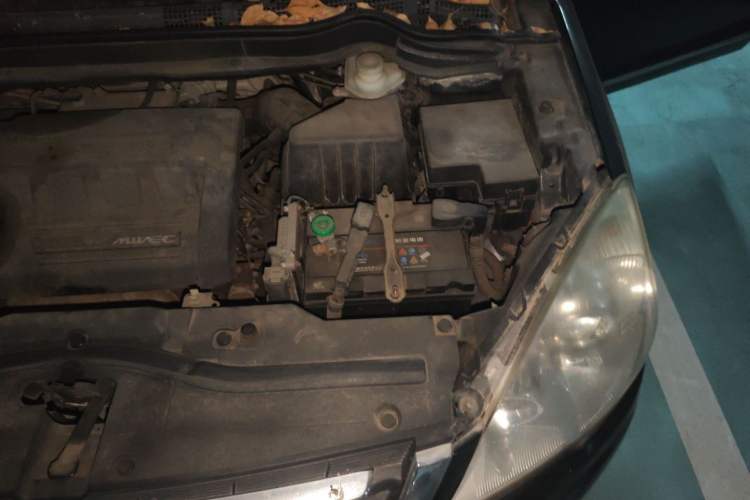 Used Haval H6 2012 2.4L Automatic Two-Wheel Drive Prestige Version Engine Bay Left