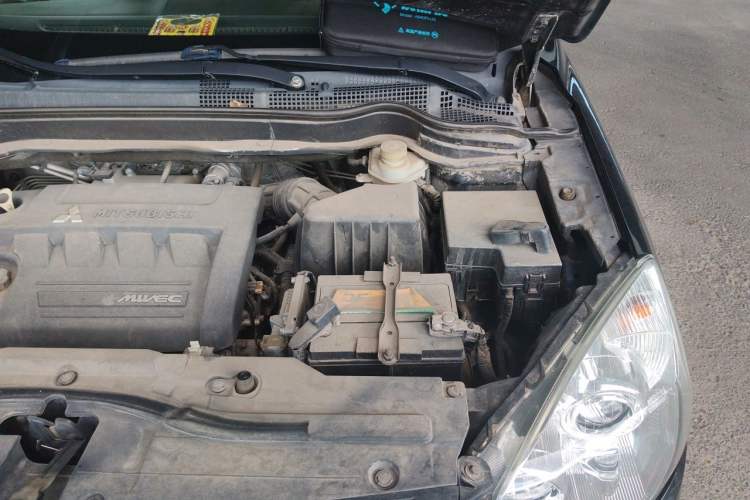 Used Haval H6 2012 2.4L Automatic Two-Wheel Drive Elite Version Engine Bay Left