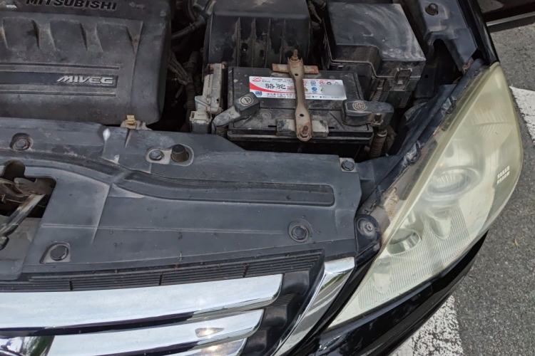 Used Haval H6 2012 2.4L Automatic Two-Wheel Drive Elite Version Engine Bay Left