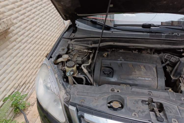 Used Haval H6 2012 2.4L Automatic Two-Wheel Drive Prestige Version Engine Bay Right